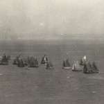 Au temps de la voile, jusqu’à 200 bateaux draguaient d’octobre à mai sur les bancs de coquilles de la rade de Brest (photo prise de l’île Longue).